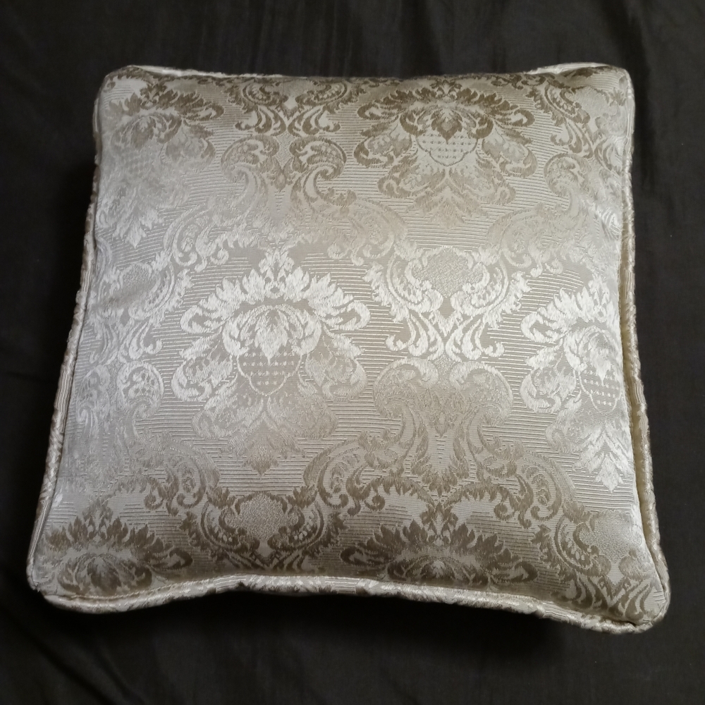 🏫 3 DESIGNER GOLD PRINT PILLOWS🌅🏝 - Picture 5 of 10